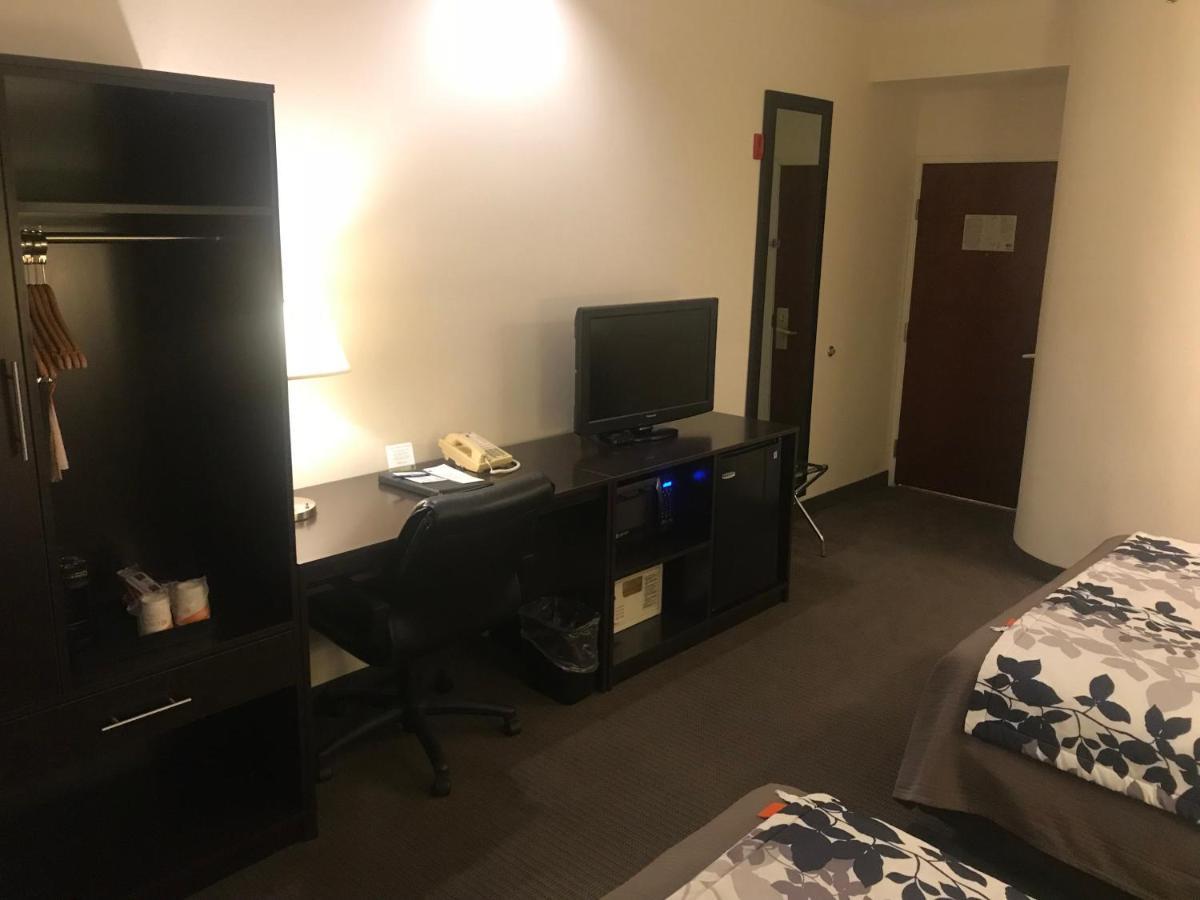 Sleep Raleigh Airport 3*